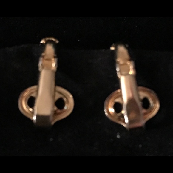 🛍 Vintage Gold Teardrop Clip On Earrings w/bag - Picture 5 of 6